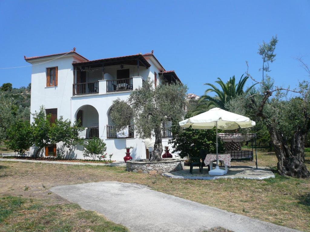 Liossis Rooms & Apartments Skopelos Exterior foto